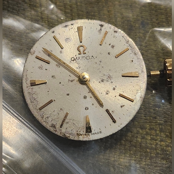 Vintage Omega Movements one works great the other one doesnt - Picture 9 of 12